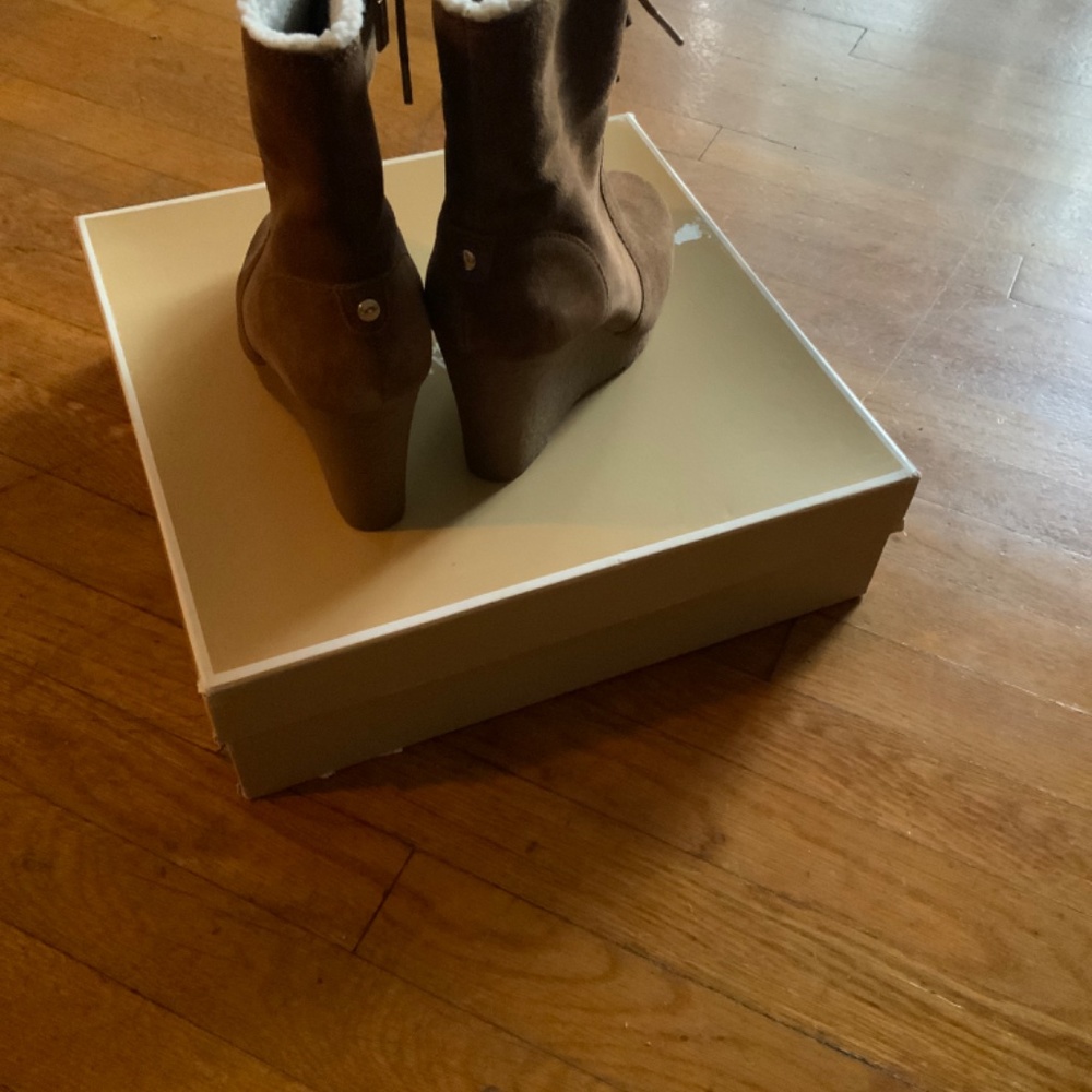 Winter Bootie - Picture 2 of 3